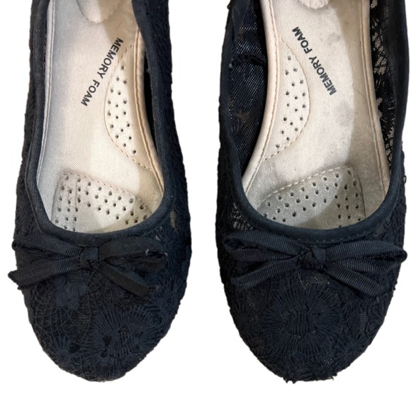 Black Mesh with Lace Print Flat Shoes with Bows and Memory Foam Soles Size 8.5 - Picture 5 of 6